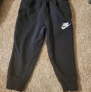 2T nike joggers black